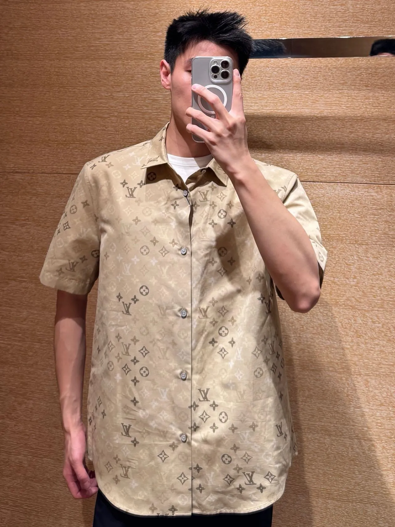 Louis Vuitton/ Khaki